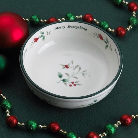 Pfaltzgraff Winterberry 7” Serving Bowl Merry Everything Holiday Christmas Candy - Picture 3 of 7